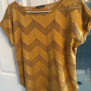 Reitmans Mustard Chevron Short Sleeve Top